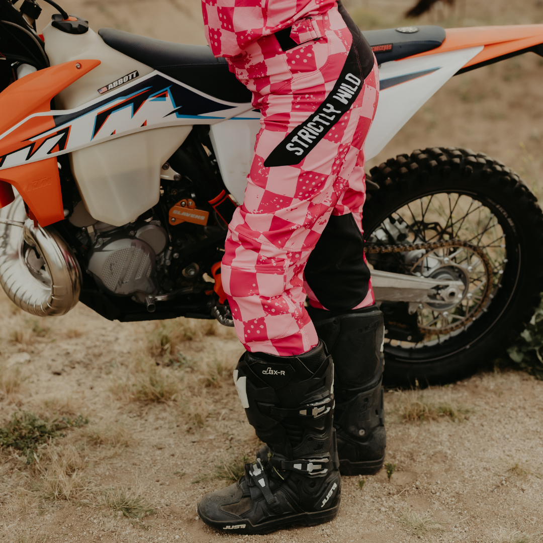 Speedy Pink Riding Gear Set