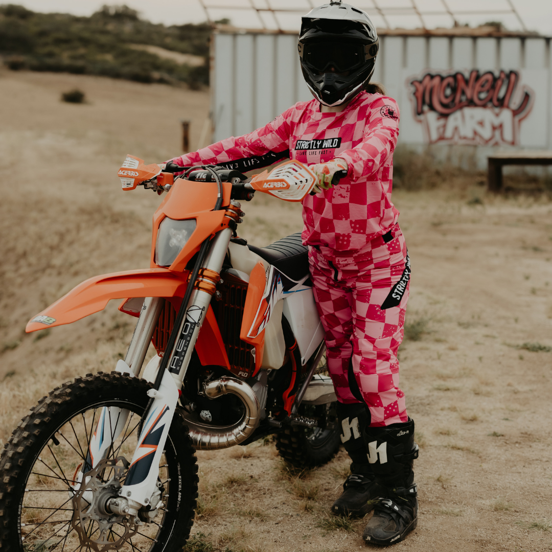 Speedy Pink Riding Gear Set